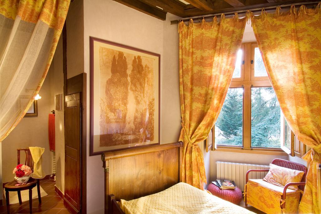 Chateau De La Roche Martel Bed and Breakfast Roiffé Habitación foto