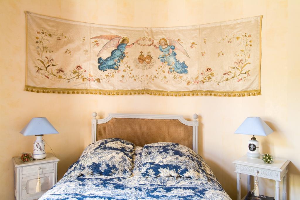 Chateau De La Roche Martel Bed and Breakfast Roiffé Habitación foto